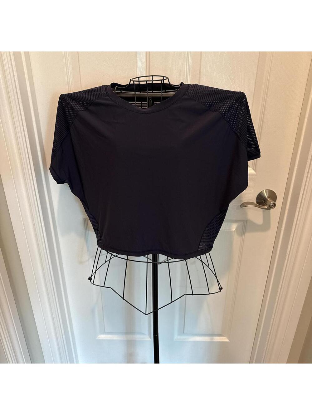 Lululemon Women's Mesh Black Crop Top Shirt Size M